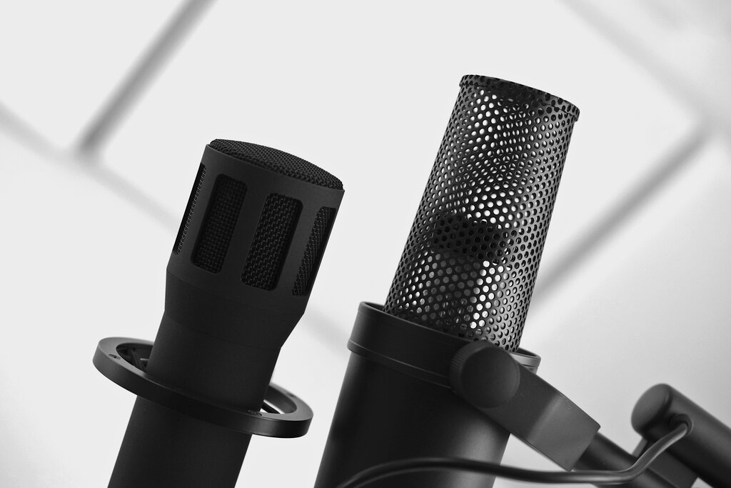 Microtech Gefell MD 300 und Shure SM7B ohne Schaumstoff-Überzug © 2020 (CC BY-SA 4.0) MD 300 / Shure SM7B